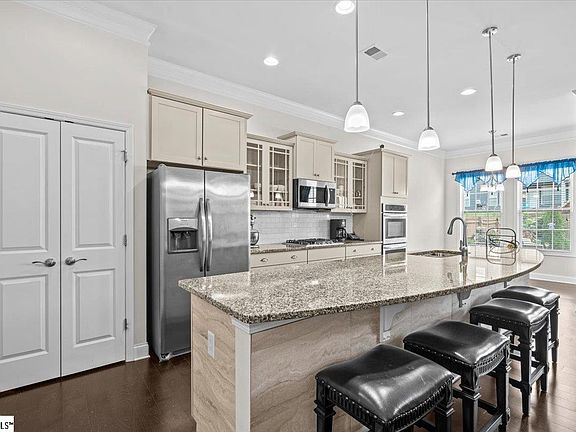 5th image of 614 Troutdale Ln