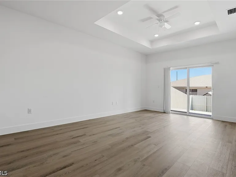 723 Ivan Ave S — Photo 12