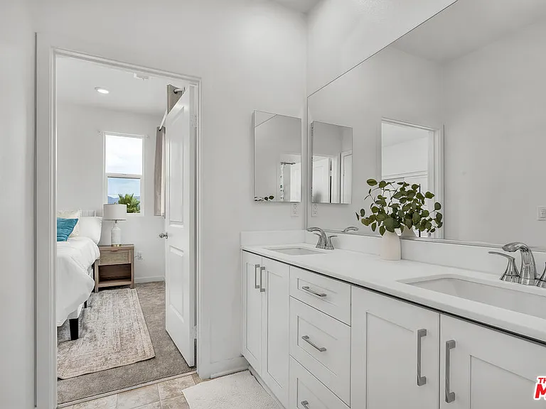 9431 Sepulveda Blvd #4 — Photo 12