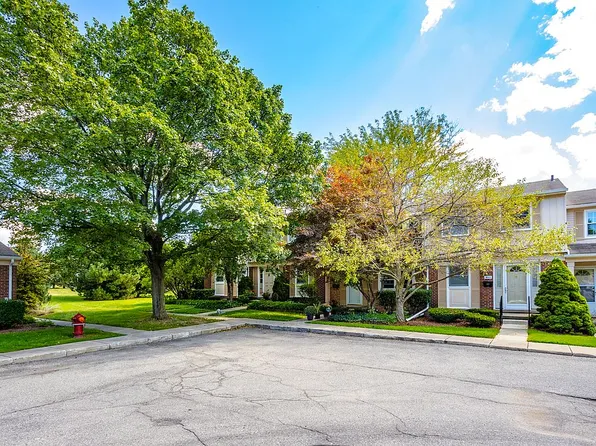 1599 Brentwood Dr #544, Troy, MI 48098