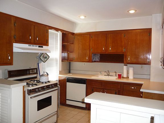 5th image of 17108 Courtney Ave