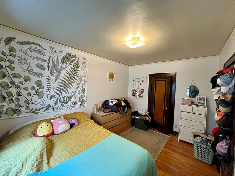 4468 N Oakland Ave — Photo 7