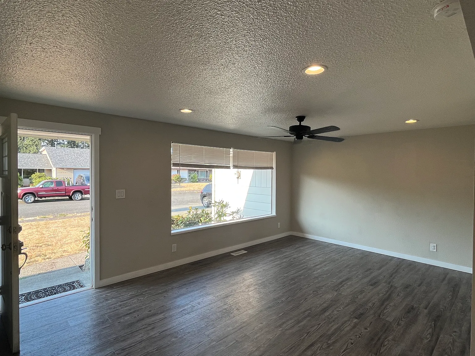 4 bed, 1390 sqft, $2,900 — Photo 3