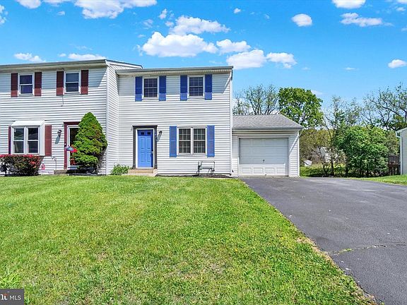 2nd image of 1911 Pin Oak Dr #4