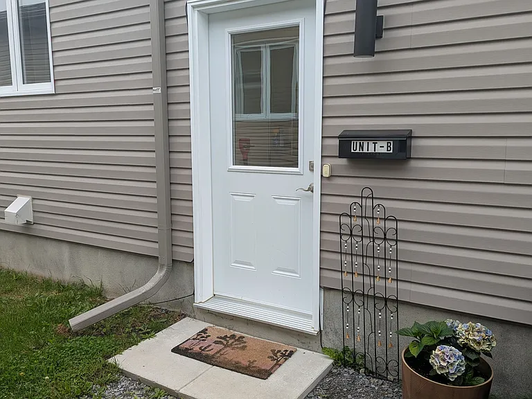 348 Sterling Ave #B — Photo 3