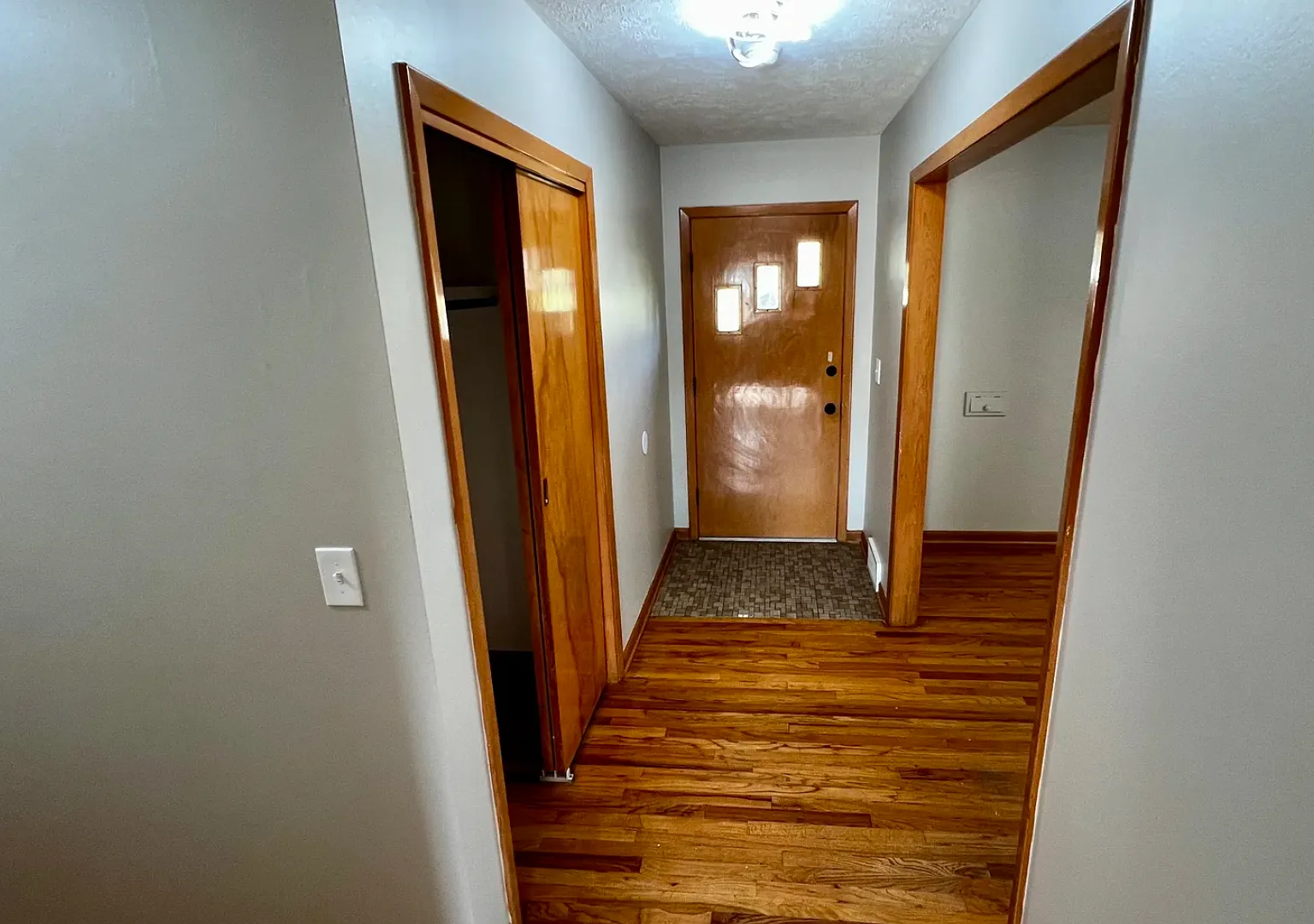 5 bed, 2600 sqft, $2,700 — Photo 3