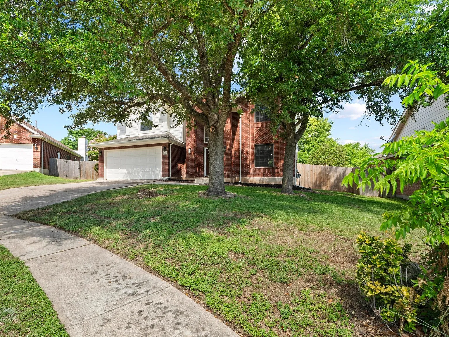 4 bed, 2.5 bath, 2643 sqft, $2,595 — Photo 2