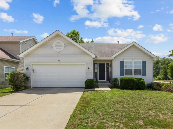 202 Flint Brook Dr, O'Fallon, MO 63366