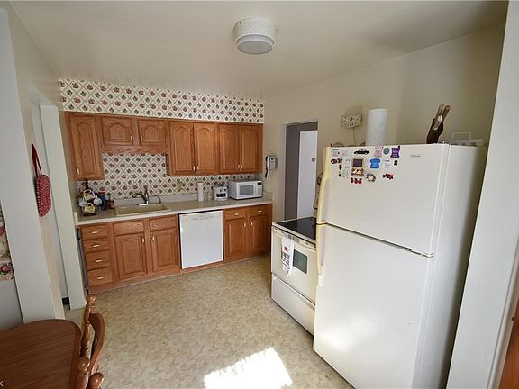 5th image of 3950 Stratmore Ave