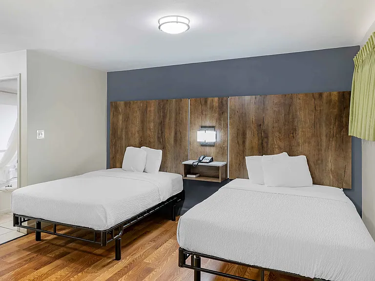 Studio Suite - 2 Full Beds