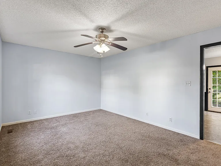2627 Elkmont Dr — Photo 3