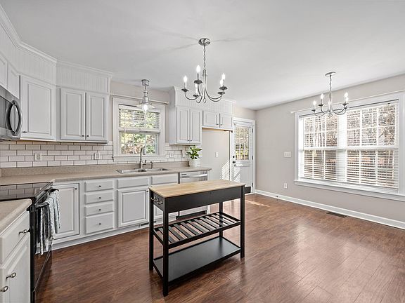 3rd image of 25 Carrington Ave