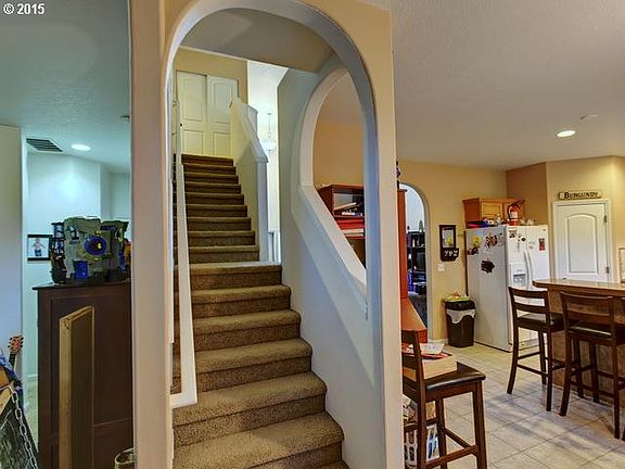 3rd image of 4708 NE 95th Cir