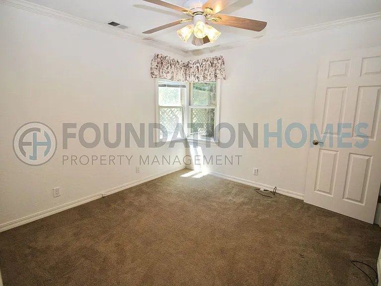 130 Suffield Ave — Photo 13