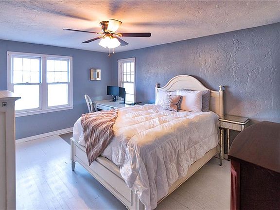 3rd image of 1008 W C Ave