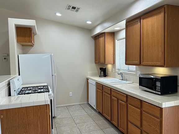 5th image of 6045 Mojave Ave
