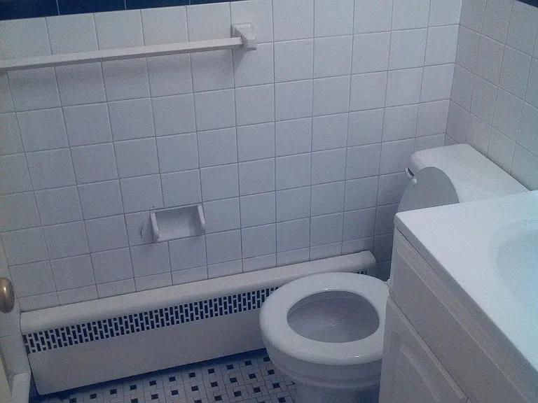 909 Montgomery Ave — Photo 13