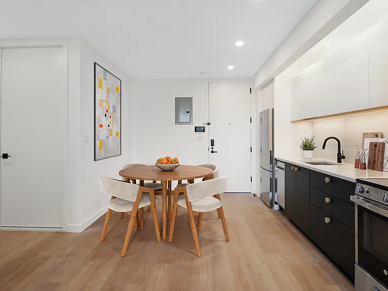 658 Madison St #3J — Photo 2
