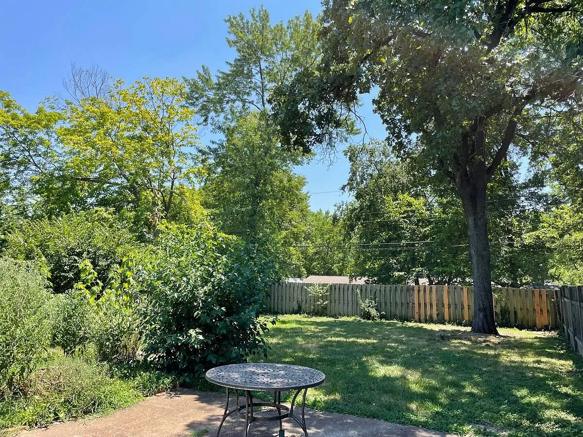 2 bed, 1008 sqft, $1,685 — Photo 2