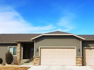 2779 Country Oak Dr, Dickinson, ND 58601