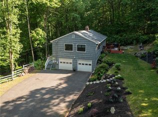 36 Botsford Hill Rd, Newtown, CT 06470