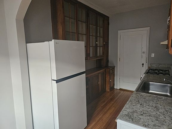 5th image of 330 Laurel St Unit 410