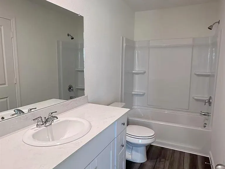 2105 Meadow Park Dr — Photo 16