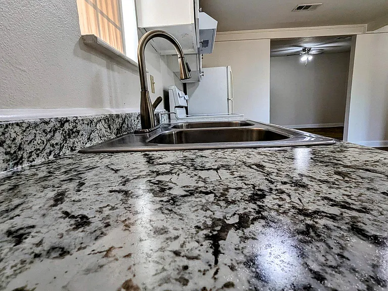 217 Sun Valley Dr — Photo 2