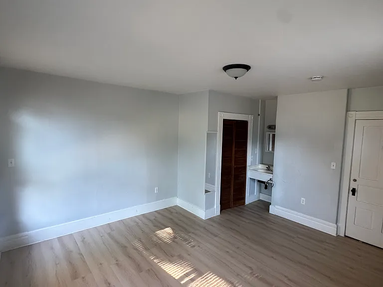 19 Florence St #10 — Photo 2