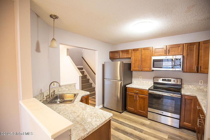 5th image of 29 Fairwood Drive