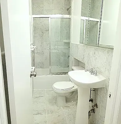 Bathroom, photo 1