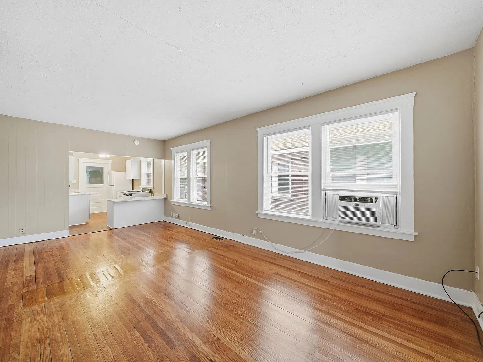 1 bed, 800 sqft, $950 — Photo 2