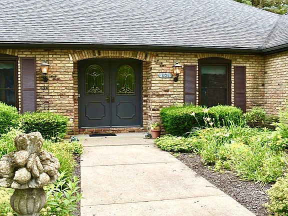 2nd image of 804 N Meadow Wood Dr