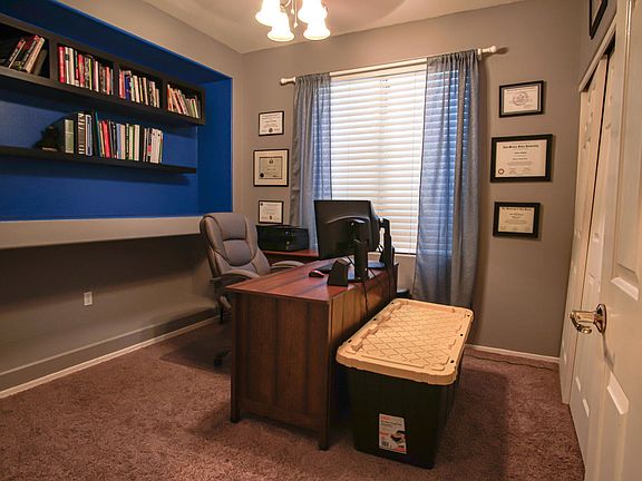 4th image of 1391 W Armstrong Way