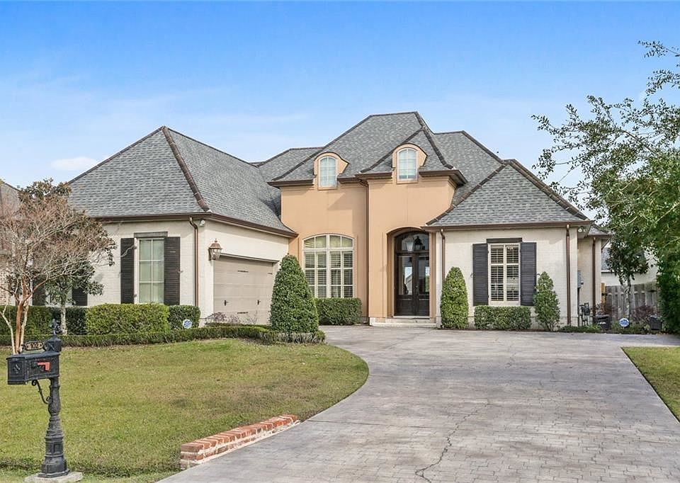 1st image of 102 Hardwood Dr