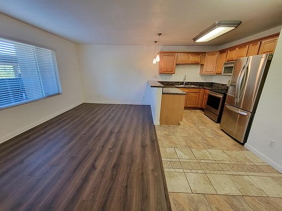 3rd image of 219 Westlake Dr Unit 5