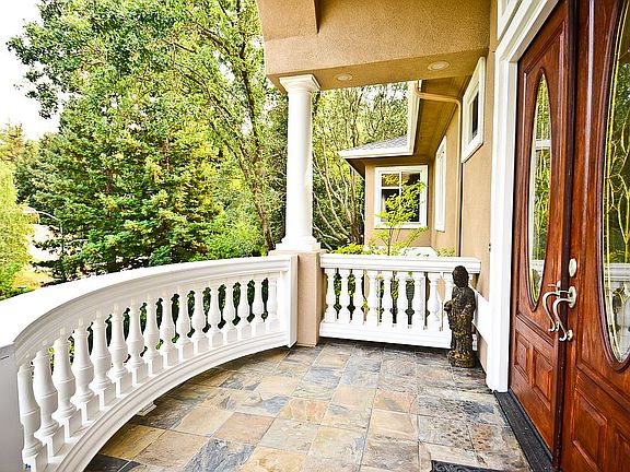 3rd image of 132 Valley Oaks Dr