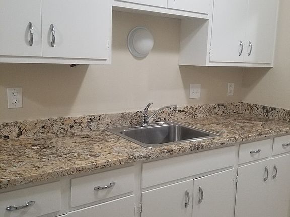 5th image of 620 Masonic Way APT B