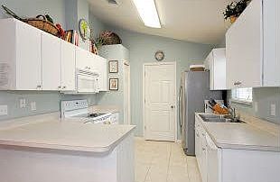 Great Kitchen - updated appliances in 2006