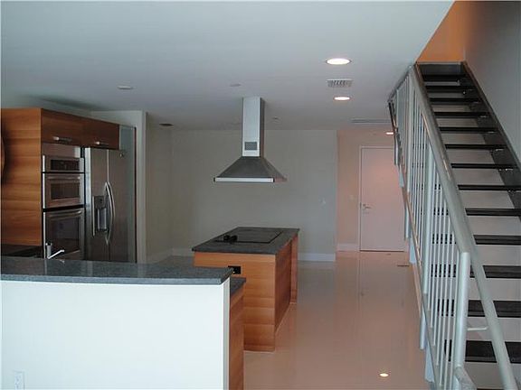 4th image of 2950 NE 188th St APT 422