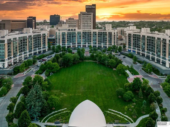 120 S 31st Ave #5304, Omaha, NE 68131