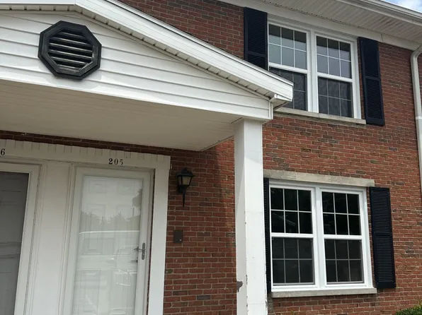 205 Olde Newburgh Dr, Newburgh, IN 47630