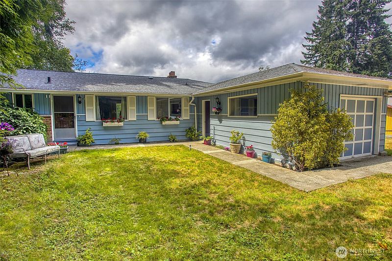 2nd image of 11826 NE Manzanita Lane