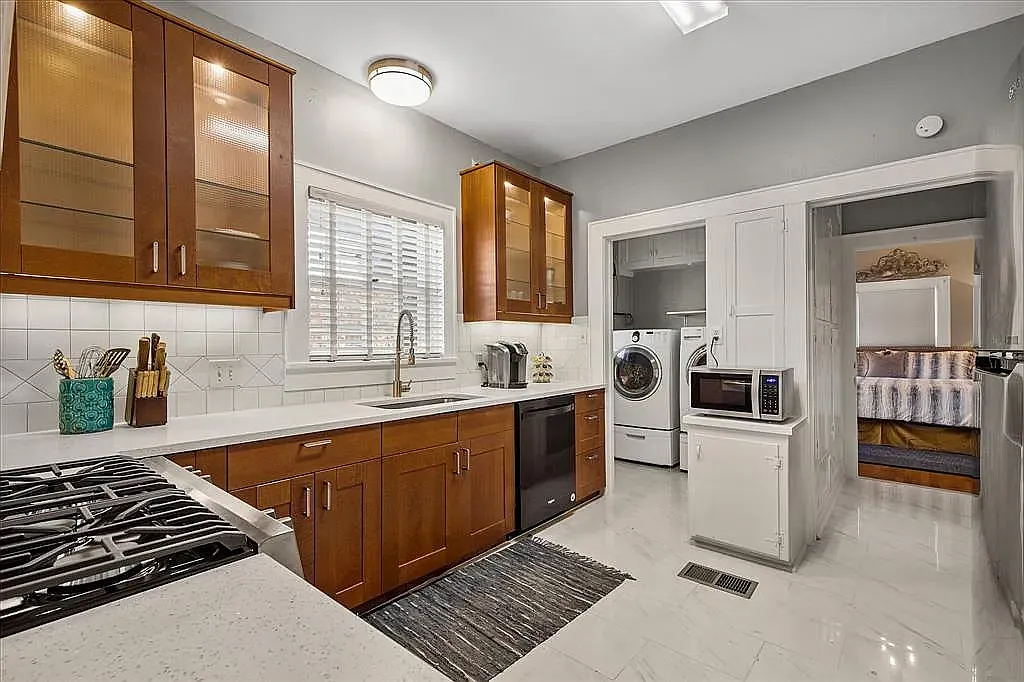 5 bed, 2984 sqft, $7,400 — Photo 3