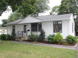 6 N Meadow Rd, Old Saybrook, CT 06475