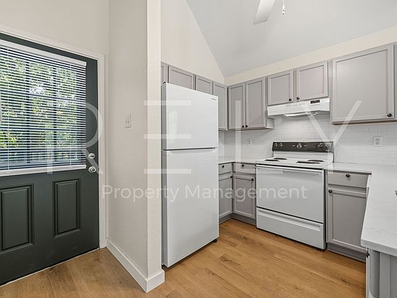 5th image of 2908 Whisper Oaks Ln #D