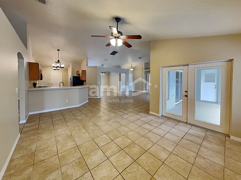 10222 Summer Elm Ave — Photo 8