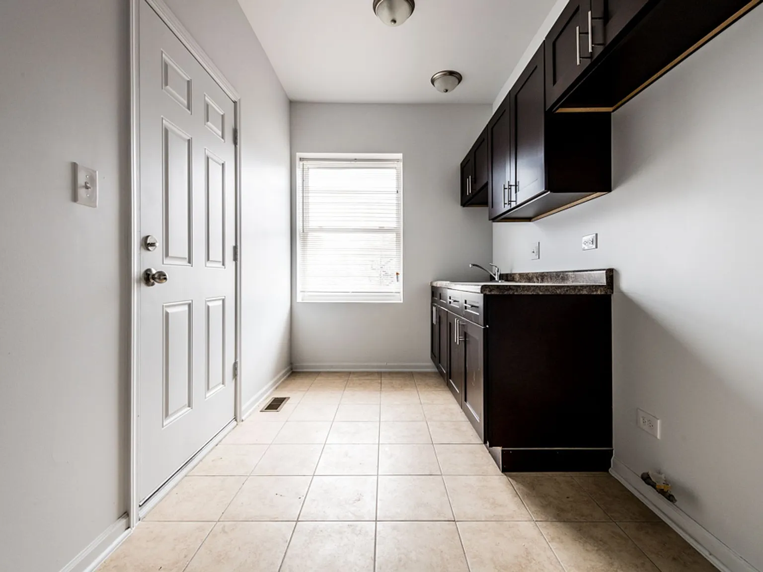 1509 S Kenneth Ave — Photo 4