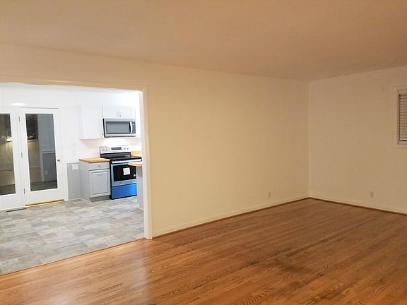 Living room 13' x 22'