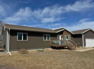 405 S Walnut St, Elk Point, SD 57025